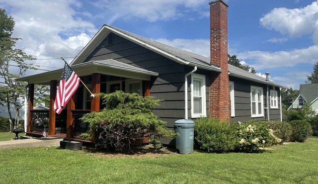 Historic Dwntwn, NRG, Convenient 3 Br Cottage