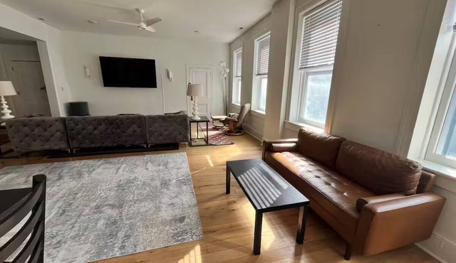 Historic E Market Loft - JMU & Court Square