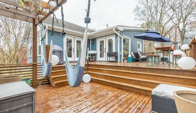 Historic East Nash Sleeps 4
