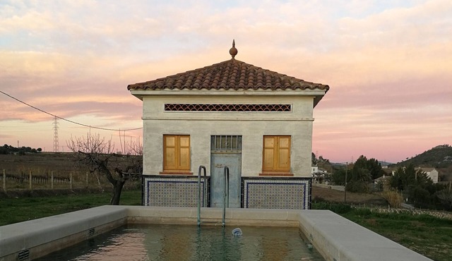 Historical villa with pool surrounded by vineyard at 10 minutes drive from beach