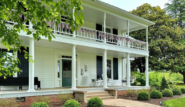 Historic estate with scenic views, close to Lynchburg & Appomattox
