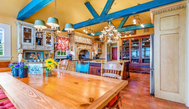 Historic fairytale home & studio with gourmet kitchen, washer/dryer, & AC