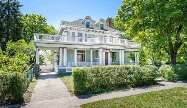 Historic Family Home with 8 BDRMS, 8 BATHS & 3 Kitchens!