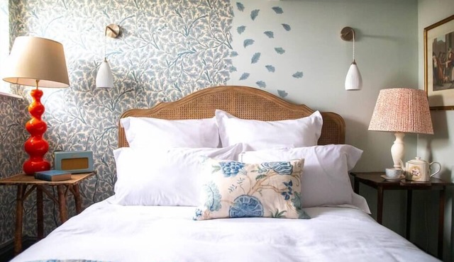 Historic Farm Cottage with Spa & Catering: up-to 7 guests