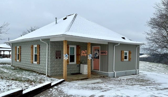 Historic Farm Cottage on 800-Acre Orchard