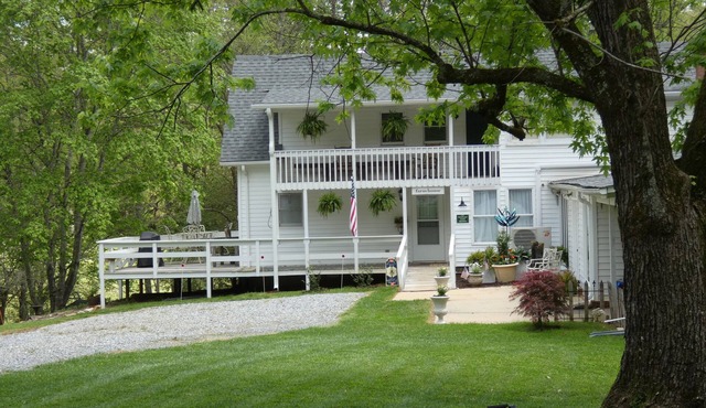 Historic Farmhouse Guest Quarters