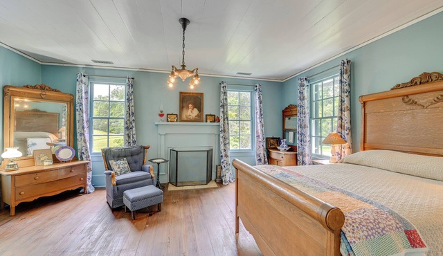 Historic Farmhouse ~ 15 Mi to Winston-Salem