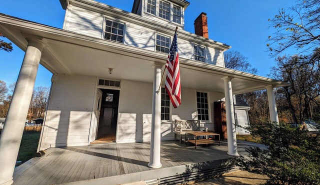 Historic Farmhouse 30 minutes to DC/Annapolis. 4BR Large and Inviting, Zipline