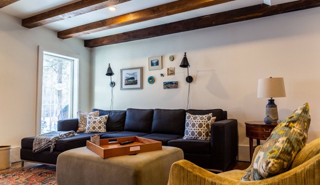 Historic Farmhouse - Spacious Country Getaway