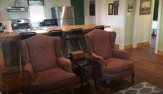 Historic farmhouse D’Mem 7 Min, ❤️1 Pet free 2nd pet considered for fee