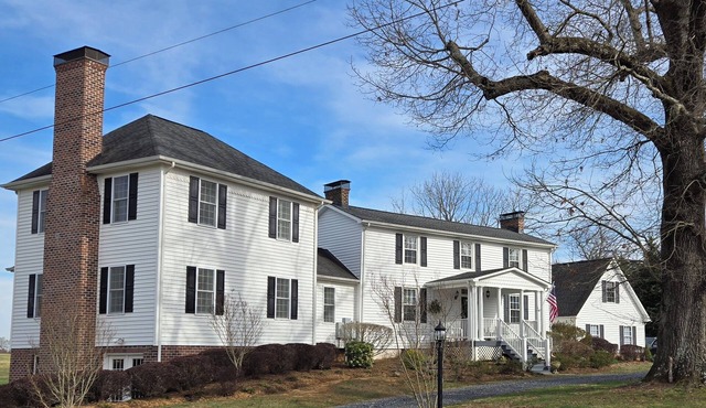 Historic Farmhouse in the Dillwyn countryside. Not far from Farmville.