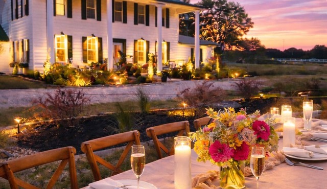 Historic Farmhouse -Modern Amenities -1800’s Charm