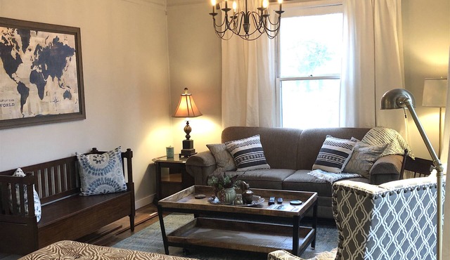Historic Farmhouse ~ Near Historic NOTO~Bring The Entire Family!