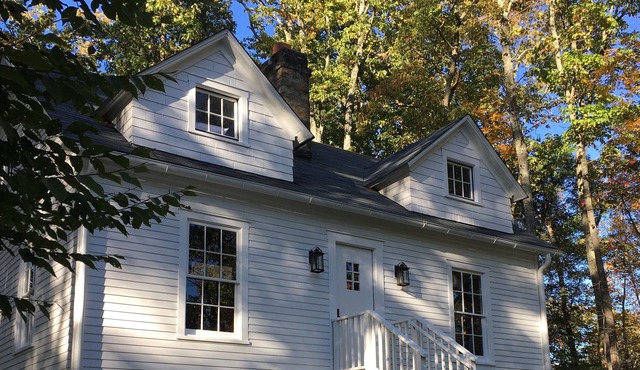 Historic Farmhouse on Nature Preserve. Quiet spot near town. Work, hike, relax.