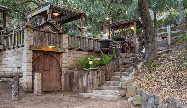 Historic Farmhouse on 5 Peaceful Acres with Ancient Oaks & Creek above Temecula
