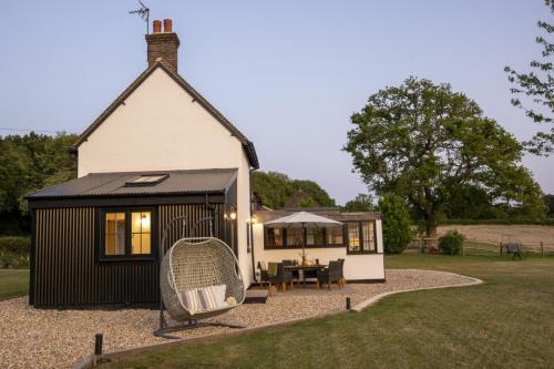 Historic Farmhouse Retreat Foot of the South Downs