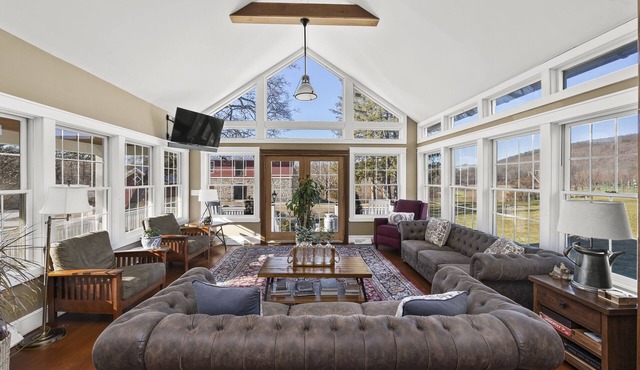 Historic farmhouse w/private Catskill Creek access. Close to skiing and hiking.