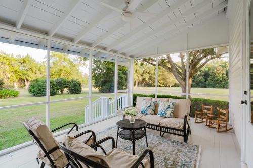 Historic Farmhouse with Porch 85Acre Trails