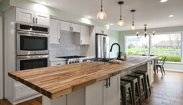 Historic Farmhouse with Pool - Sleeps 10!