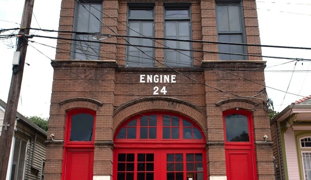 Historic Firehouse in the French Quarter! Stay with family and friends!