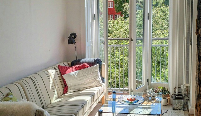 Historic flat with garden and French balcony