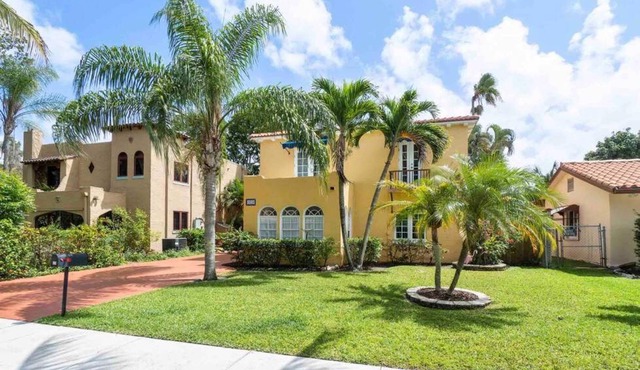 Historic Florida 4 bedroom home with pool, parking