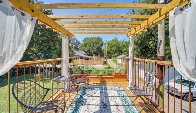 Historic Fort Smith Cottage < 1 Mi to Downtown!