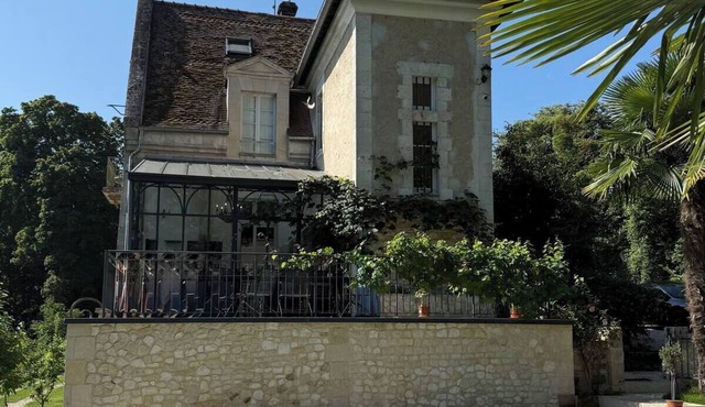 Historic French Chateau & Pool, Paris 35 minutes