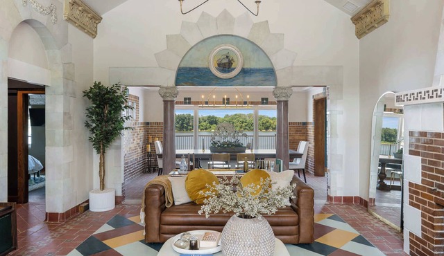 Historic Gaffney House, Exclusive River Estate