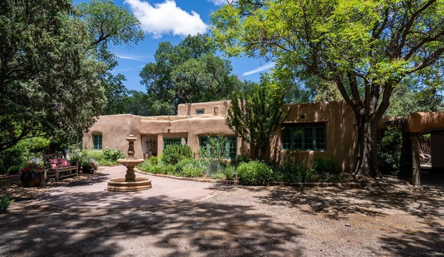 Historic Garden Retreat | Hot Tub, Walk to Plaza
