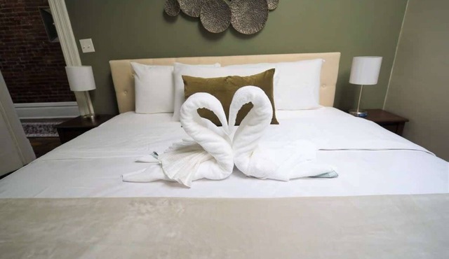 *Historic Gem* Heart of Southside-Sleeps 10