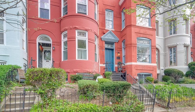 Historic Georgetown Townhome: Walkable Location!