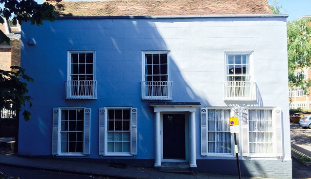 Historic Georgian House in Colchester Town Centre with parking