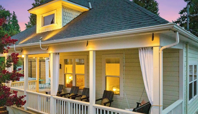 Historic Gold Rush Cottage - Amazing Porch, Patio & Walk to Downtown
