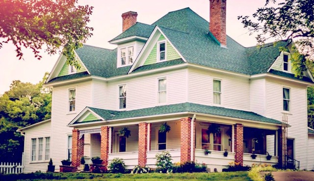 Historic Grain Cottage on Highland Cow Farm