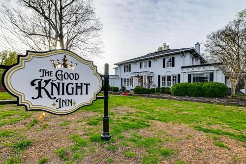 Historic Group Retreat with Seasonal Pool in Paducah