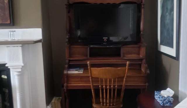 Historic guest house with outstanding downtown and harbour views