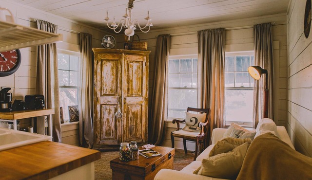 Historic Guest House near TCU/Downtown available for 30 day+ rental ONLY