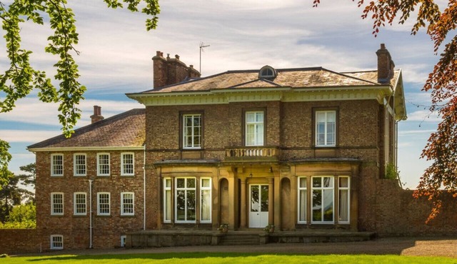 Historic Hall Wing nr York & Leeds + free Hot tub!