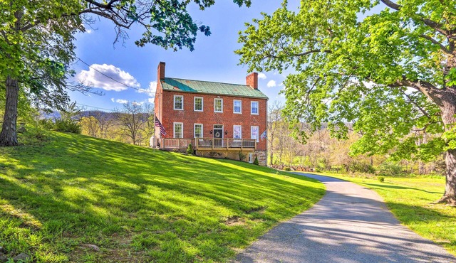 Historic 'Hammond House' w/Wine Country View!