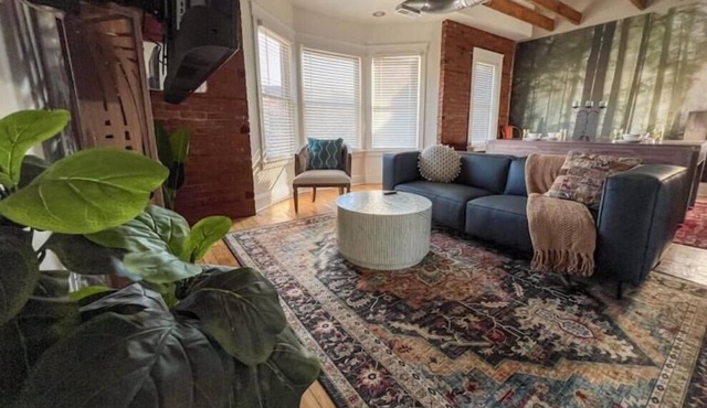 Historic Haven Hideaway California King Bednn