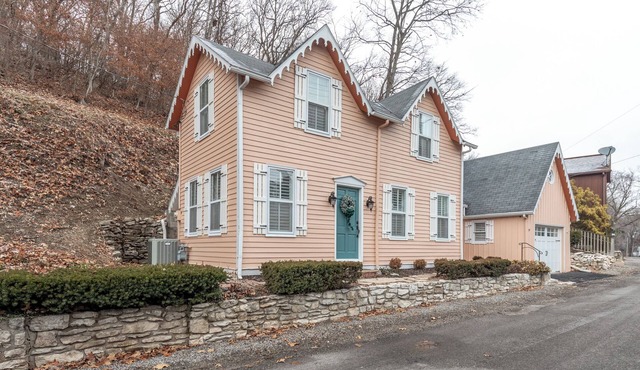 Historic Haven off the River Road