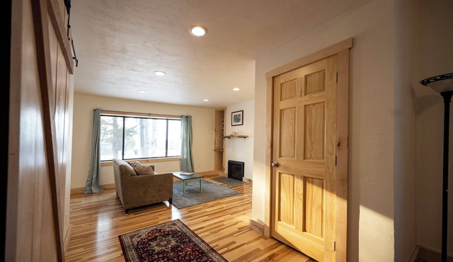Historic Hawkes Apartment-downtown washburn, close to beaches, restaurants, etc