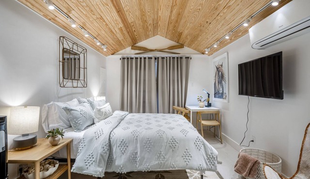 Historic Heights Rustic Urban - 5 km from FIFA Fest