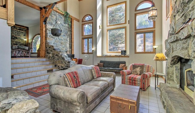 Historic Helena Retreat - Near Dtwn and Mt Helena!