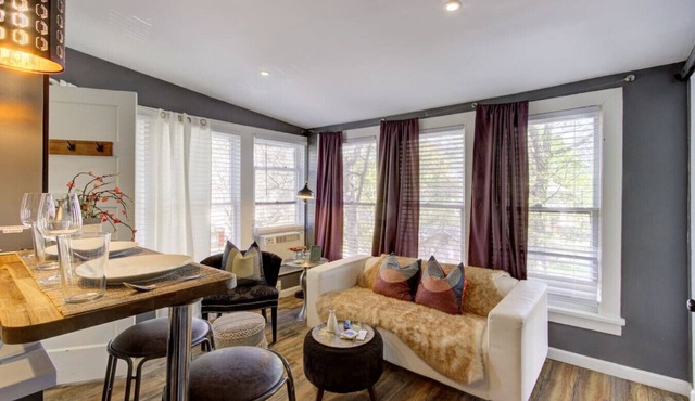 Historic Hideaway | Walk to Overton Park & Bars