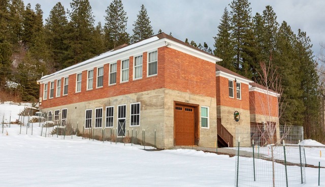 Historic High School - Stays and events close to skiing, golf, fishing, hunting!