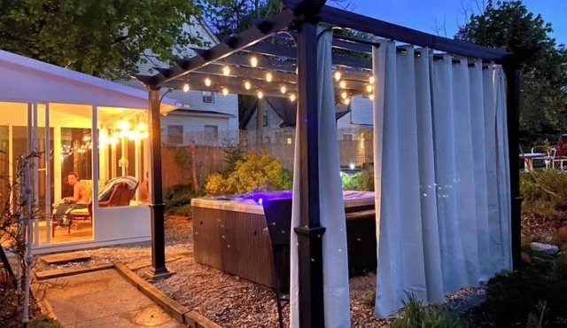 Historic Highland Square, Hot Tub Garden Oasis