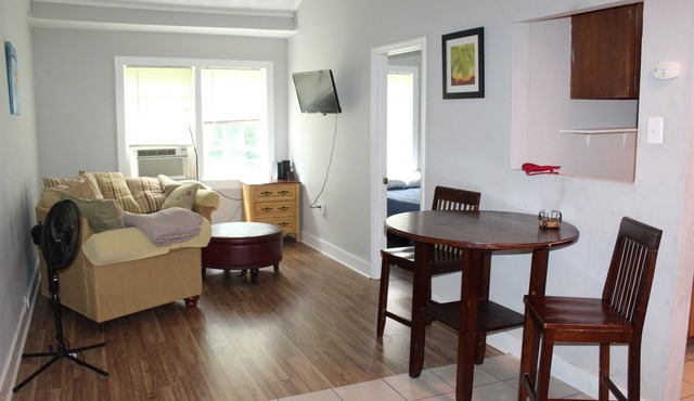 HISTORIC HILL APT1 (Upstairs)