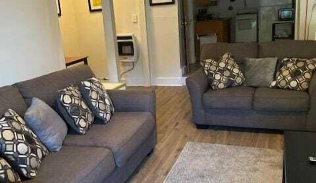 HISTORIC HILL APT2 (Downstairs)